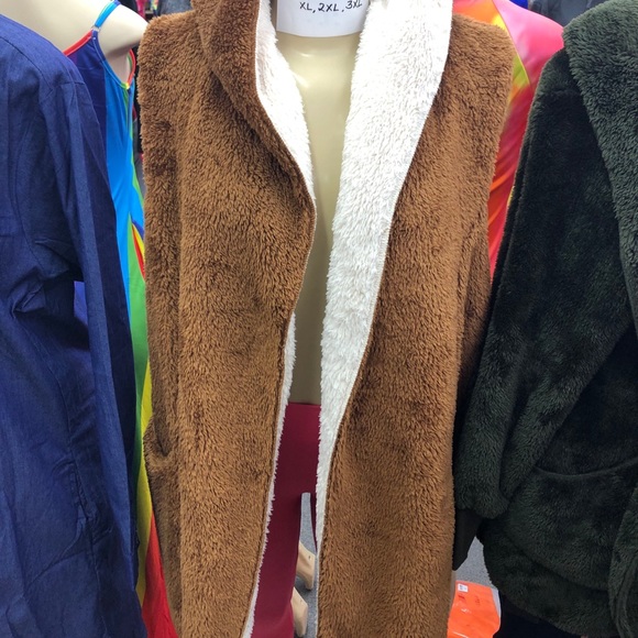 Clothes and Accessories - Picture 15 of 15